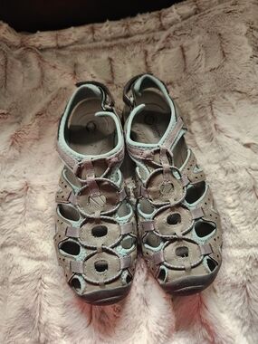 Earth Spirit Girls' Closed-Toe Sandals - Gray with Light Blue Accents